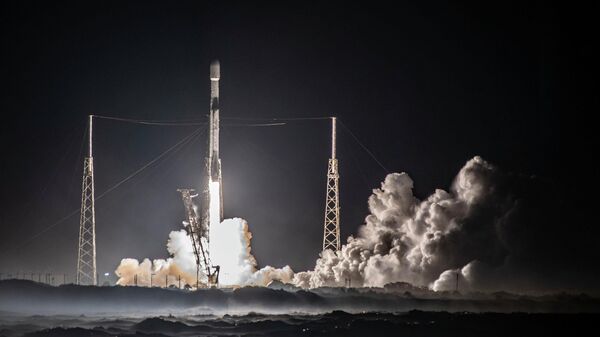 NASA：“獵鷹9”號火箭搭載載人“龍”飛船在佛羅里達發射升空 - 俄羅斯衛星通訊社