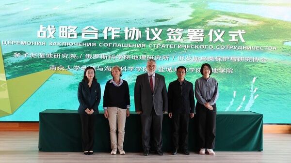中俄签署五方战略合作协议，共同保护濒危鸟类勺嘴鹬 - 俄罗斯卫星通讯社